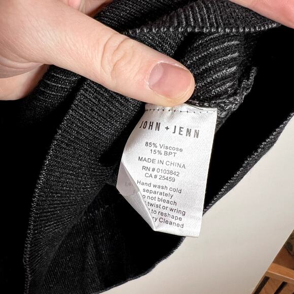 John + Jenn Black Short Sleeve Sweater - Picture 3 of 4